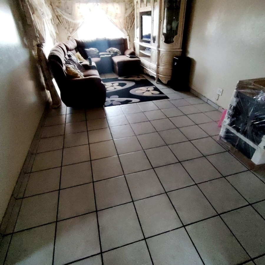 6 Bedroom Property for Sale in Mdantsane Nu 17 Eastern Cape